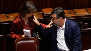 Eugenia Roccella (hier mit Matteo Salvini) bangt um ihren Ehemann.