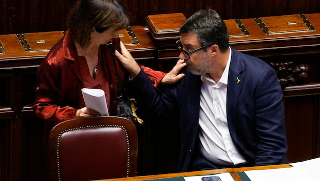 Eugenia Roccella (hier mit Matteo Salvini) bangt um ihren Ehemann.