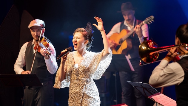 Die Sängerin Clara Montocchio wandelt mit dem Klezmore Orchestra zwischen neuer und alter Welt.