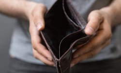 Die Budgetbeschlüsse machen jeden zweiten armutsbetroffenen Haushalt im Schnitt 233 Euro im Jahr ...