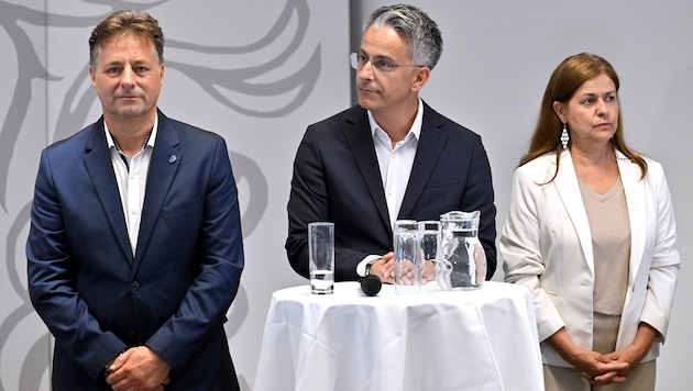 René Apfelknab (FPÖ), Kurt Hohensinner (ÖVP) und Doris Kampus (SPÖ) nach der geschlagenen ...