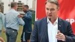 Andreas Babler war bei David Alaba und Co. zu Besuch. Bei seinen Schilderungen darüber zog er ...