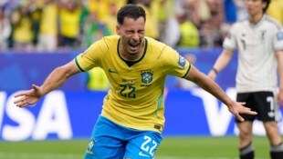 Brasilien bejubelte einen 2:1-Sieg in letzter Minute über Japan