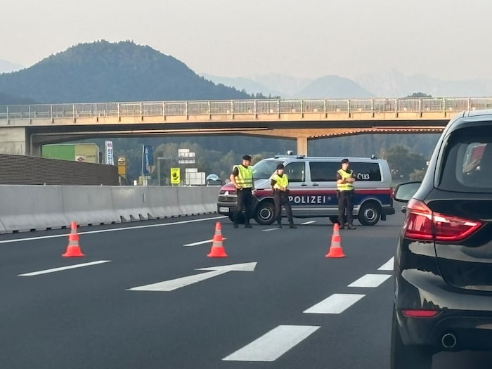 The Klagenfurt Expressway was closed following the fatal accident.