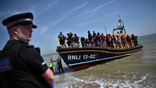 Schutzsuchende erreichen das Königreich meist mit einem Boot.