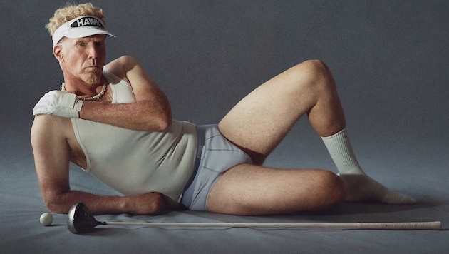 Will Ferrell posiert als sein Alter-Ego Lonnie Hawkins in Schlüpfern von Kim Kardashians Marke ...