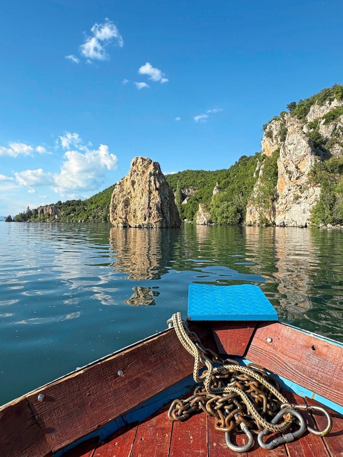 Vom Boot aus zeigt sich der See von seiner schönsten Seite