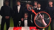 Gruppenbild mit eindeutig rechtsextremem Gruß