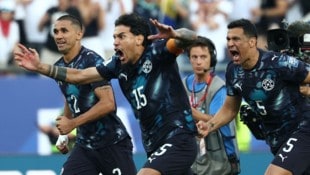 Unfassbarer Jubel nach der Sensation gegen Deutschland – Paraguay steht Kopf!