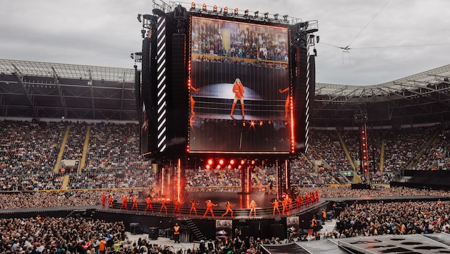 Helene Fischer begeistert bie ihren Live-Auftritten mit aufwendigen Bühnenbildern, Tanz und ...