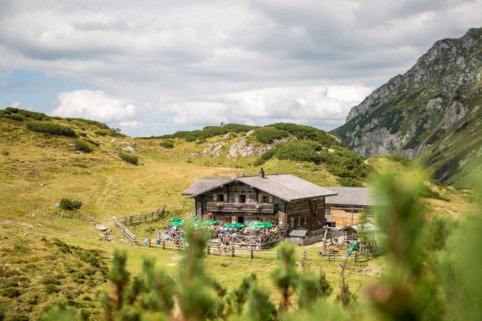 Oberhütte auf 1860 Metern, Etappe 19: Idyllische Auszeit bei Familie Oberkofler mit Bergsee und ...