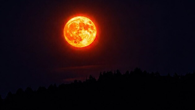 Der sogenannte Erdbeermond am Montagabend