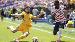 Bei der WM war die Welt für Australiens Teamspieler Jacob Italiano (l. im Match gegen die USA) ...
