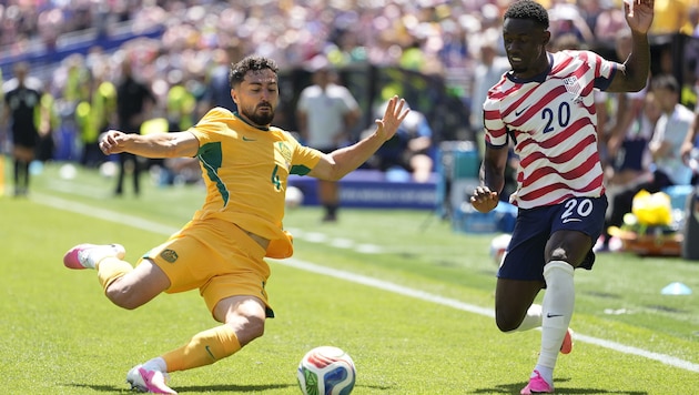 Bei der WM war die Welt für Australiens Teamspieler Jacob Italiano (l. im Match gegen die USA) ...