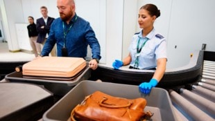 Laptop und Flüssigkeiten können künftig drinnenbleiben!