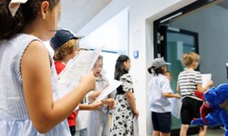 Kurz vor der Zeugnisverteilung leiden Schüler derzeit unter extremer Hitze in den ...