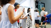 Kurz vor der Zeugnisverteilung leiden Schüler derzeit unter extremer Hitze in den ...