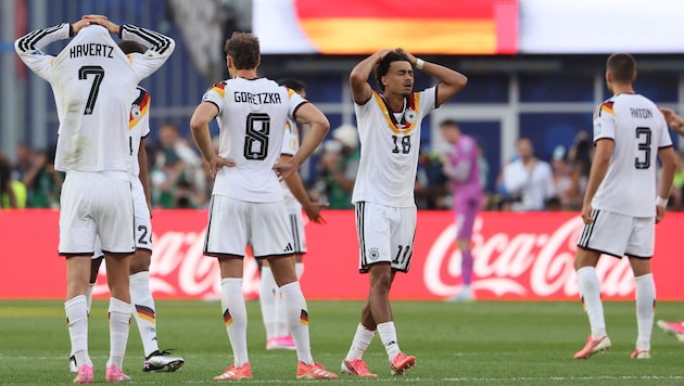 Die deutschen Spieler konnten die Niederlage gegen Paraguay nicht fassen.