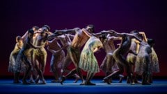 Teil des Programmes: „within the golden hour“ des Ashton-Schülers Christopher Wheeldon. 