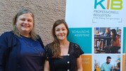 Die scheidende KIB-Chefin Andrea Fauner (links) mit Freizeitbetreuerin Elisabeth Neururer.