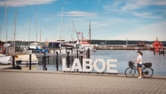 Kurzer Stopp im Hafen von Laboe – wo es auch köstliche Fischbrötchen gibt.