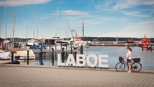 Kurzer Stopp im Hafen von Laboe – wo es auch köstliche Fischbrötchen gibt.