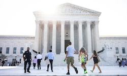 Am Dienstag entschied der Supreme Court darüber, ob die automatische Staatsbürgerschaft bei ...