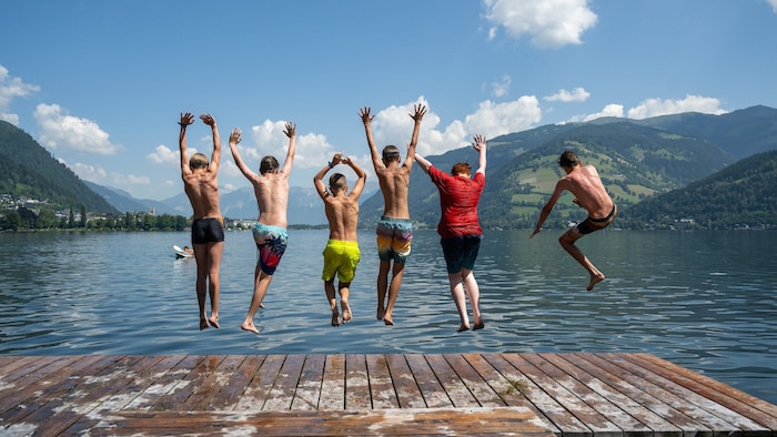 Wer kann, kühlt sich während der Hitzewelle ab (im Bild der Zeller See).