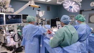 Aktuell kommen vor allem Berichte aus den Kliniken Donaustadt und Ottakring, wo bereits Geräte ...