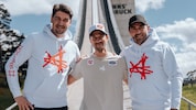 Nordisch-Chef Liegl (l.) und Material-Chef Balthasar Schneider (r.) begrüßen Ex-Weltmeister ...