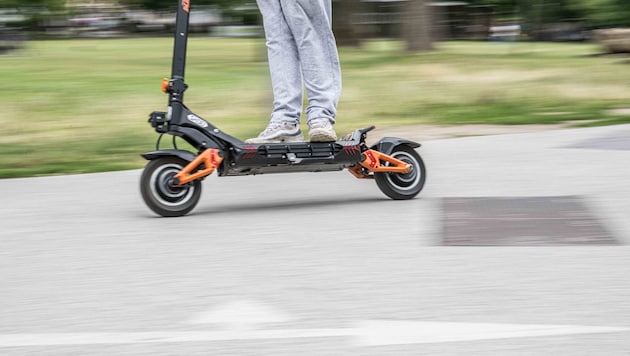 Scooter-Flitzer erregen oft den Ärger von Fußgängern.