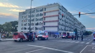 Feuerwehr, Rettung und Polizei am Einsatzort in der Muthgasse