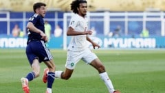 Bouaddi (re.) steht mit Marroko im Achtelfinale.