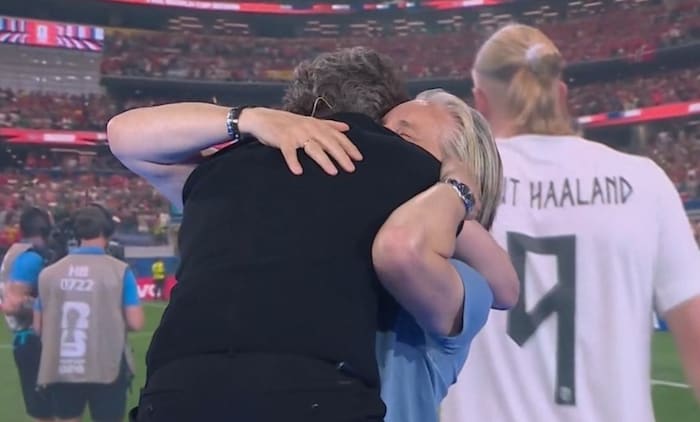 Steffen Freund herzte Fjörtoft im Live-TV-Studio.