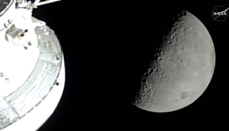 Landet bald ein Fußball auf dem Mond? (Symbolbild)