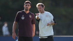 Da war er noch Teil des DFB-Teams: Mats Hummels im Oktober 2023 an der Seite von Julian ...
