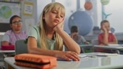 Landesweit stöhnen die Schüler angesichts der aufgeheizten Klassenzimmer.
