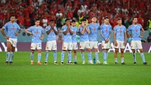 Enttäuschte Gesichter von spanischen Fußballern (hier im WM-Achtelfinale gegen Marokko 2022) – ...