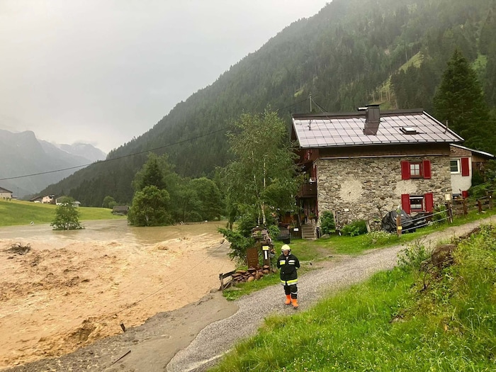 Zwei Häuser wurden nur knapp von einer Mure verfehlt.