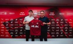 Bartosz Mazurek (li.) mit Sportchef Marcus Mann