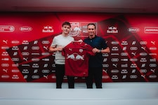 Bartosz Mazurek (li.) mit Sportchef Marcus Mann