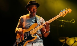 Marcus Miller in seinem Element. Der 67-jährige Jazz-Bassist kommt nun mit einem speziellen ...
