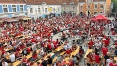 Die „Krone“ lädt ein: Kapfenbergs Hauptplatz wird zur Fußball-Arena.