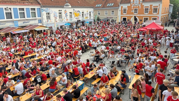 Die „Krone“ lädt ein: Kapfenbergs Hauptplatz wird zur Fußball-Arena.