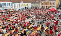 Die „Krone“ lädt ein: Kapfenbergs Hauptplatz wird zur Fußball-Arena.