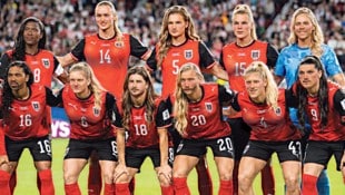 So scheint Babler unsere Nationalelf zu sehen. Die SpielerInnen zogen beim Match gegen Spanien ...