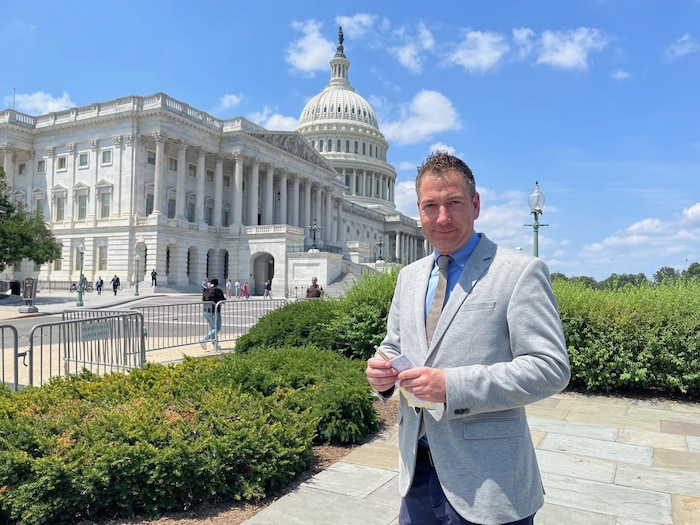 „Krone“-Reporter Gregor Brandl vor dem Kapitol in der Hauptstadt Washington D.C. Er bereist die ...
