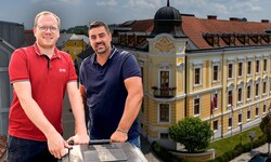 Im Gemeindeamt wird heute ein Antrag diskutiert, den Michael Mollner (links) gemeinsam mit ...