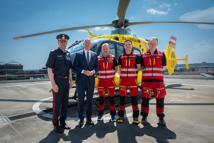 Auch Innenminister Gerhard Karner (2.v.li.) und Franz Ruf, Generaldirektor für öffentliche ...