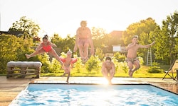 Ein früherer Beginn und vielleicht auch noch verlängerte Sommerferien – den Schülern würde das ...